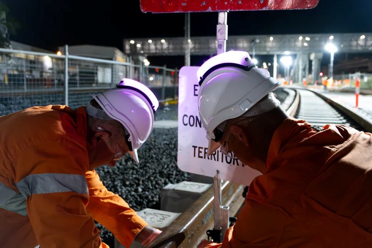 Lifehawk - Ultimate Hard Hat Safety Light